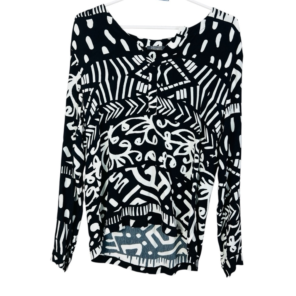 Dolcezza Black and White Graphic High Low Blouse with Relaxed Fit Women Size S